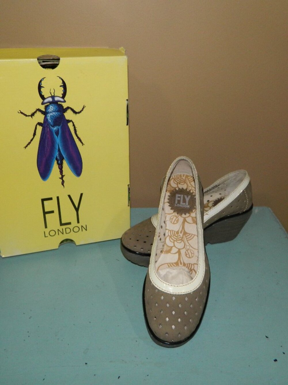 Fly London Yeo Perf Wedge Shoe Khaki/OffWhite/Black Sz 37